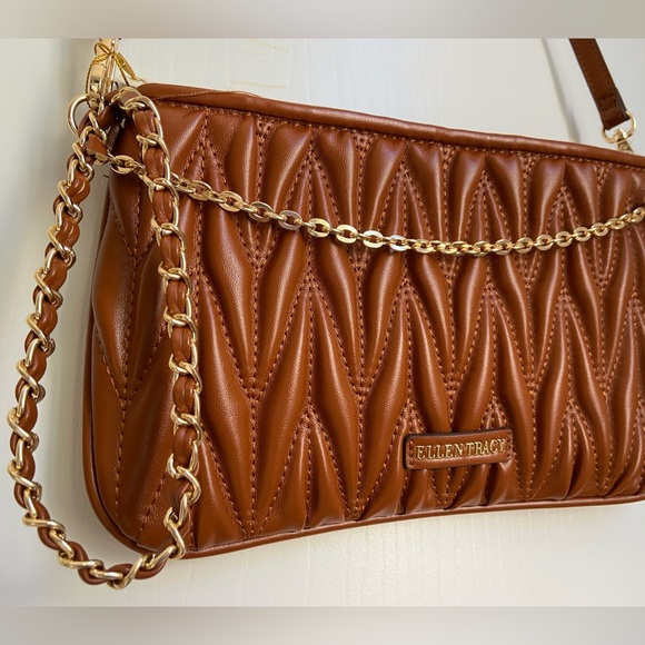 Ellen Tracy Crossbody bag - Chevron Quilted Collection with detachable strap - Picture 3 of 14